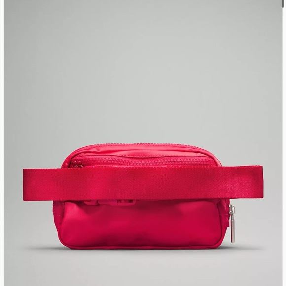 NWT Everywhere Belt Bag 1L - Picture 3 of 7